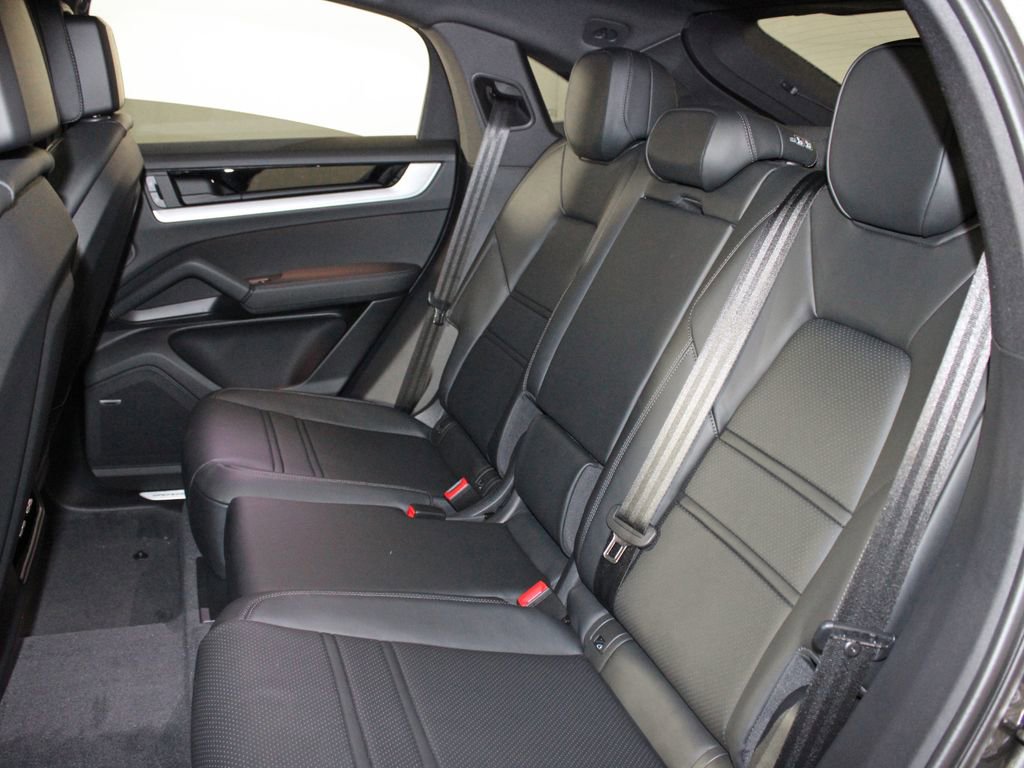 Certified 2026 Porsche Cayenne Coupe image 33