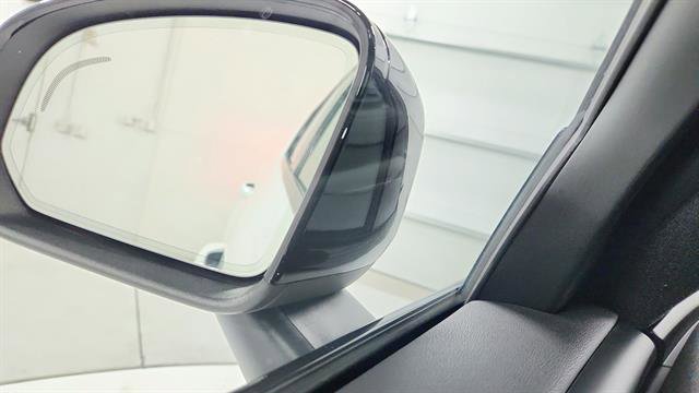 Used 2024 Volvo XC40 B5 Core image 13