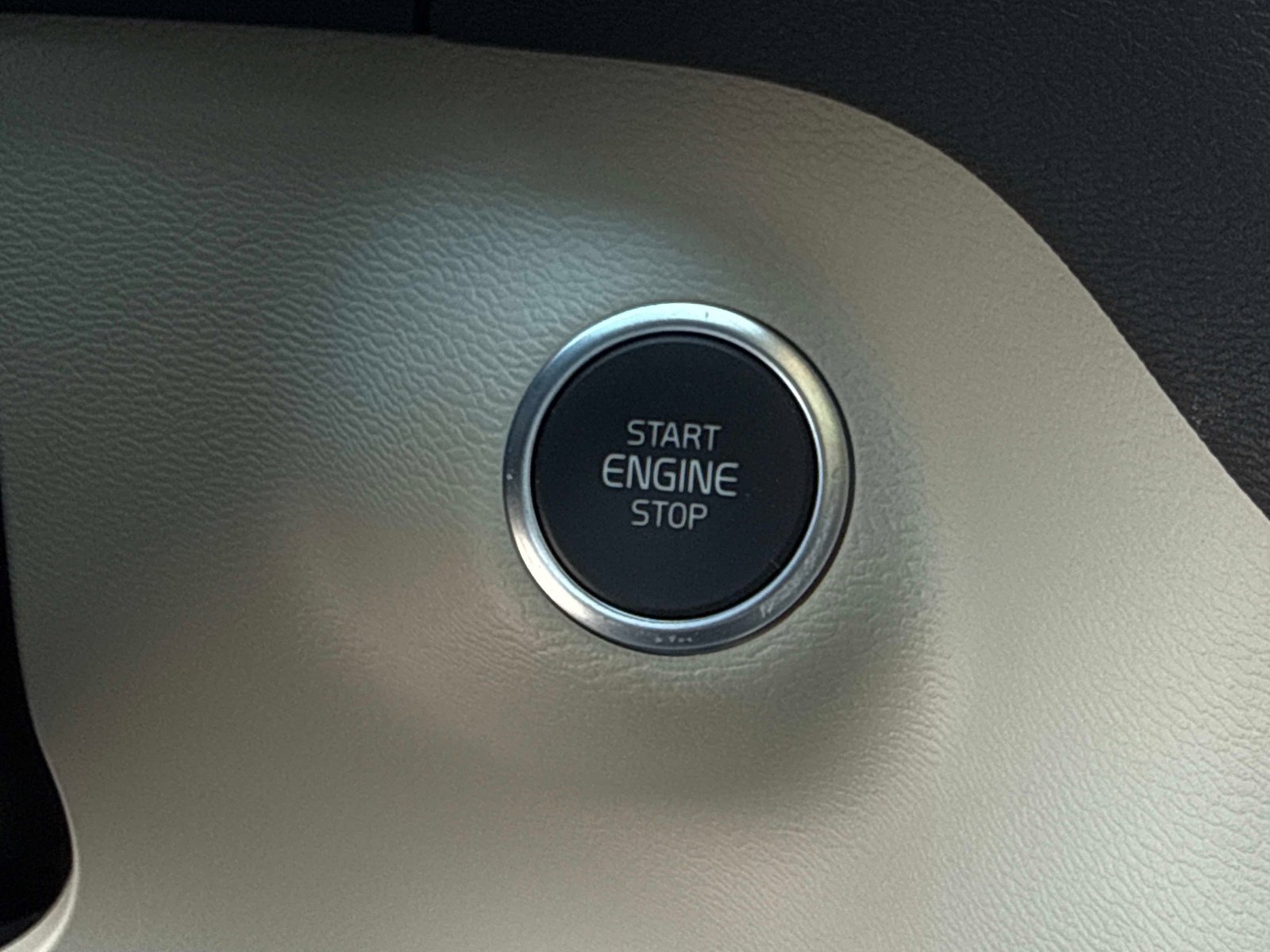 Used 2023 Volvo XC40 B4 Plus w/ Protection Package Premier FWD image 30