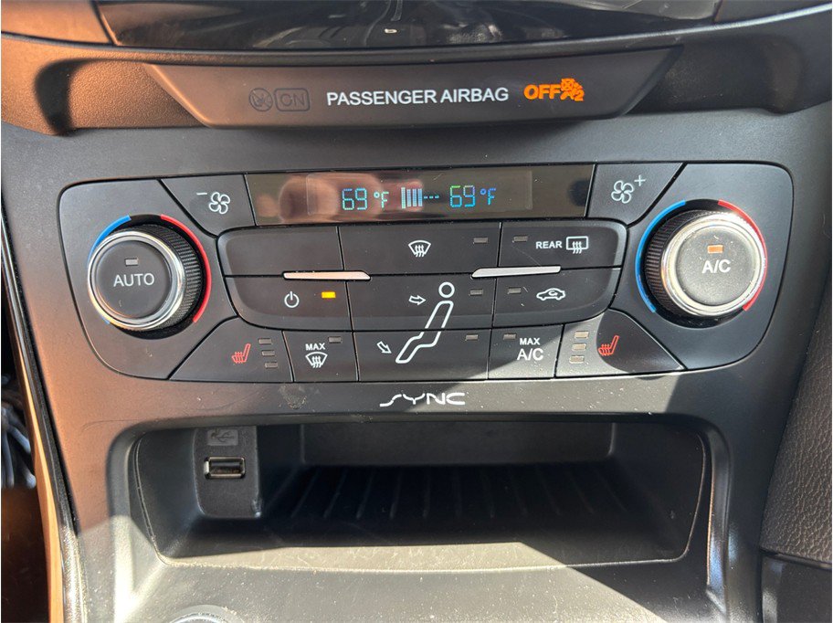 Used 2016 Ford Focus Titanium FWD image 28