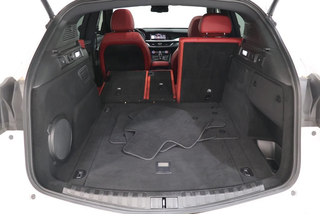 Used 2024 Alfa Romeo Stelvio Veloce AWD/4WD image 34