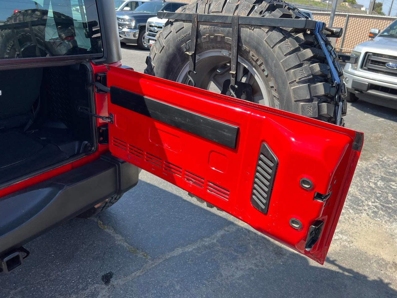 Used 2017 Jeep Wrangler Rubicon w/ Power Convenience Group image 27