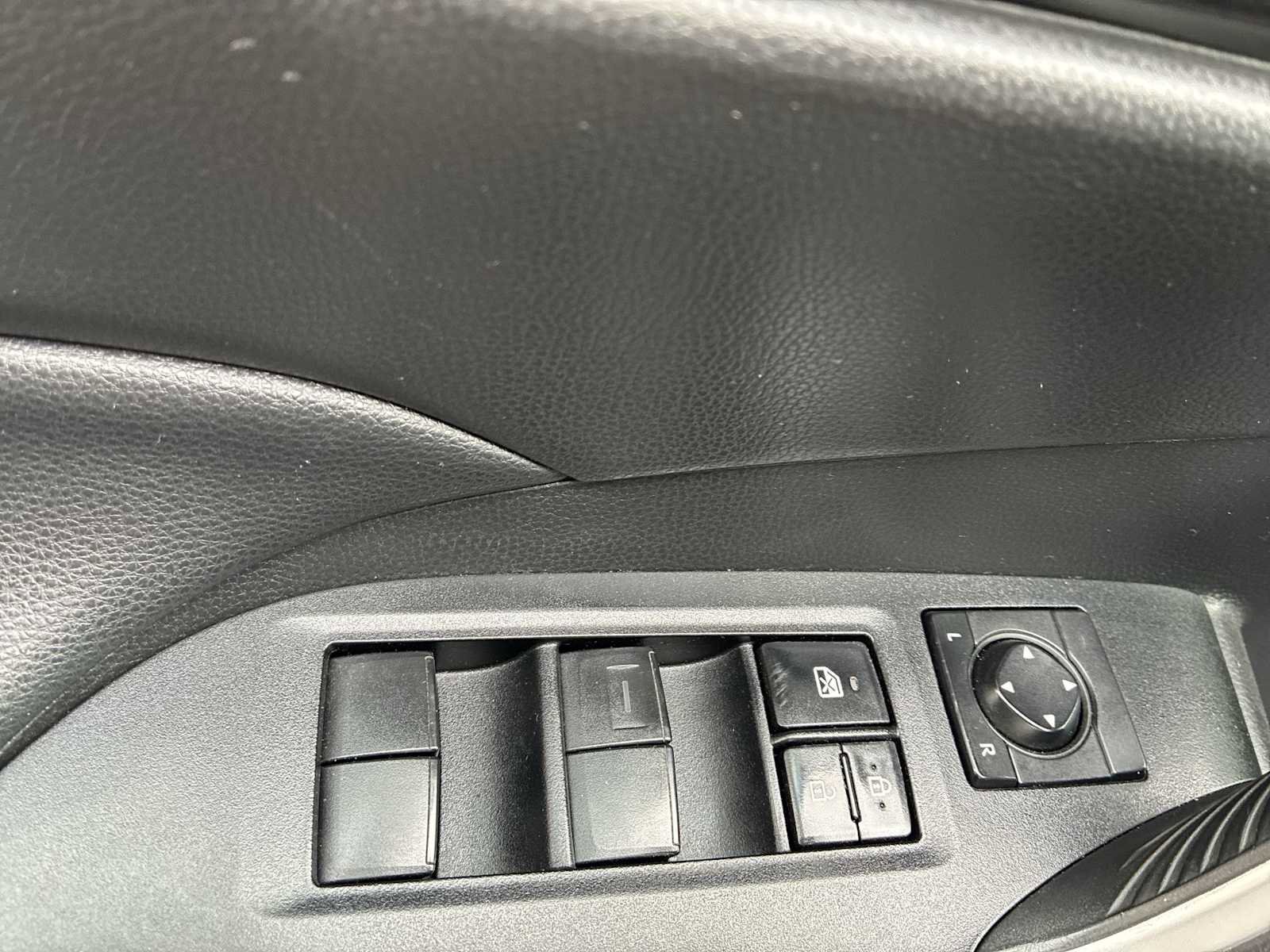 Used 2020 Toyota RAV4 LE image 15