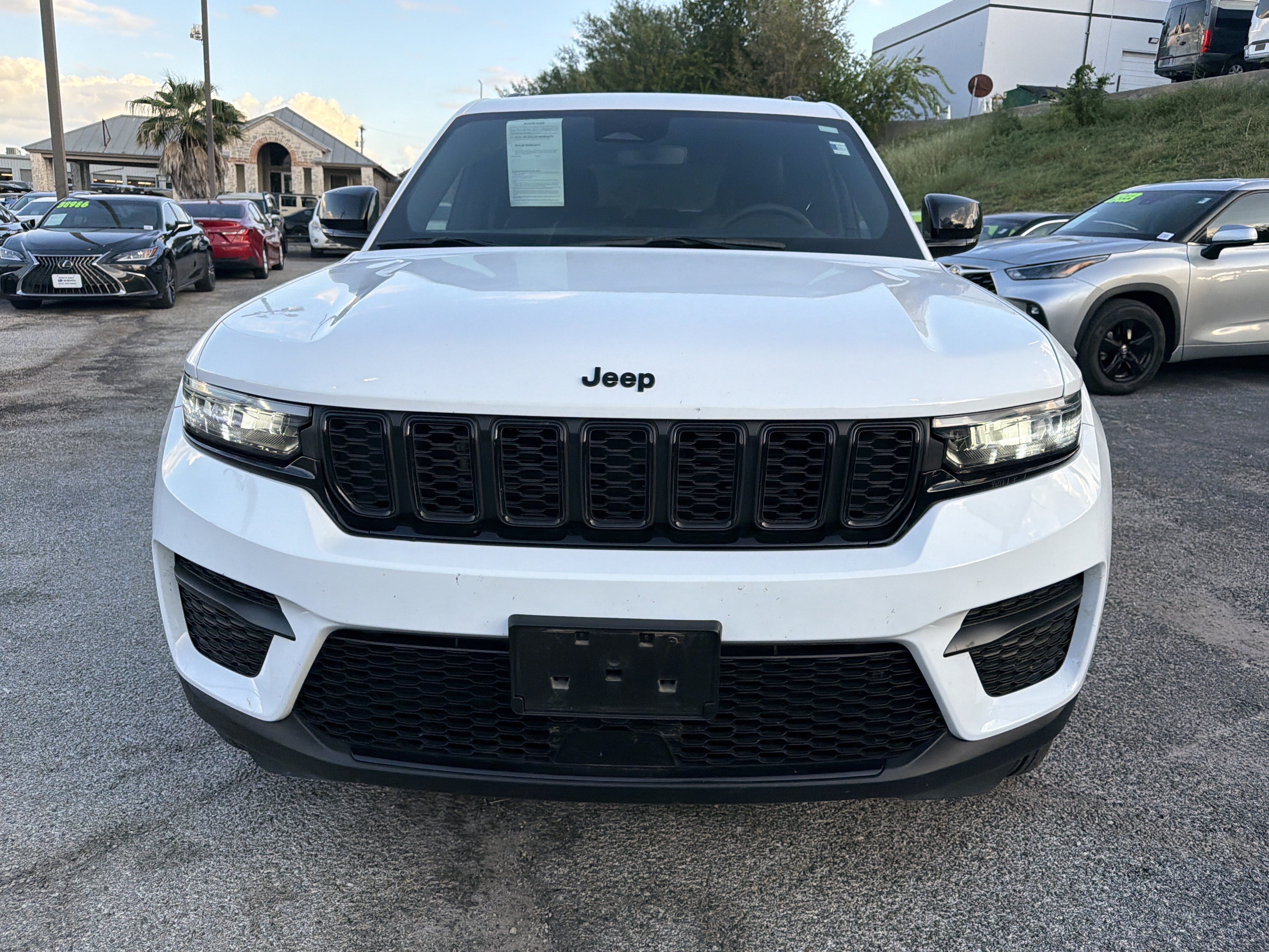 Used 2024 Jeep Grand Cherokee Altitude AWD/4WD image 8