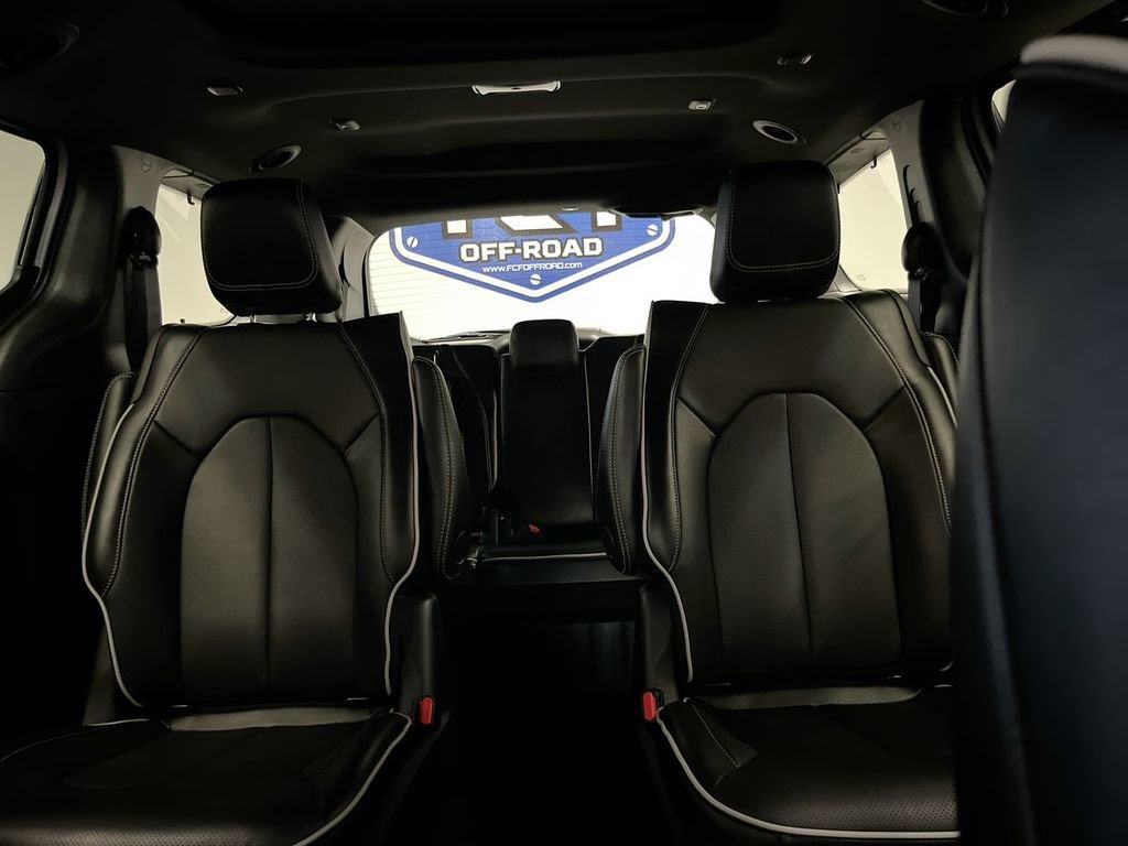 Used 2024 Chrysler Pacifica Premium image 23