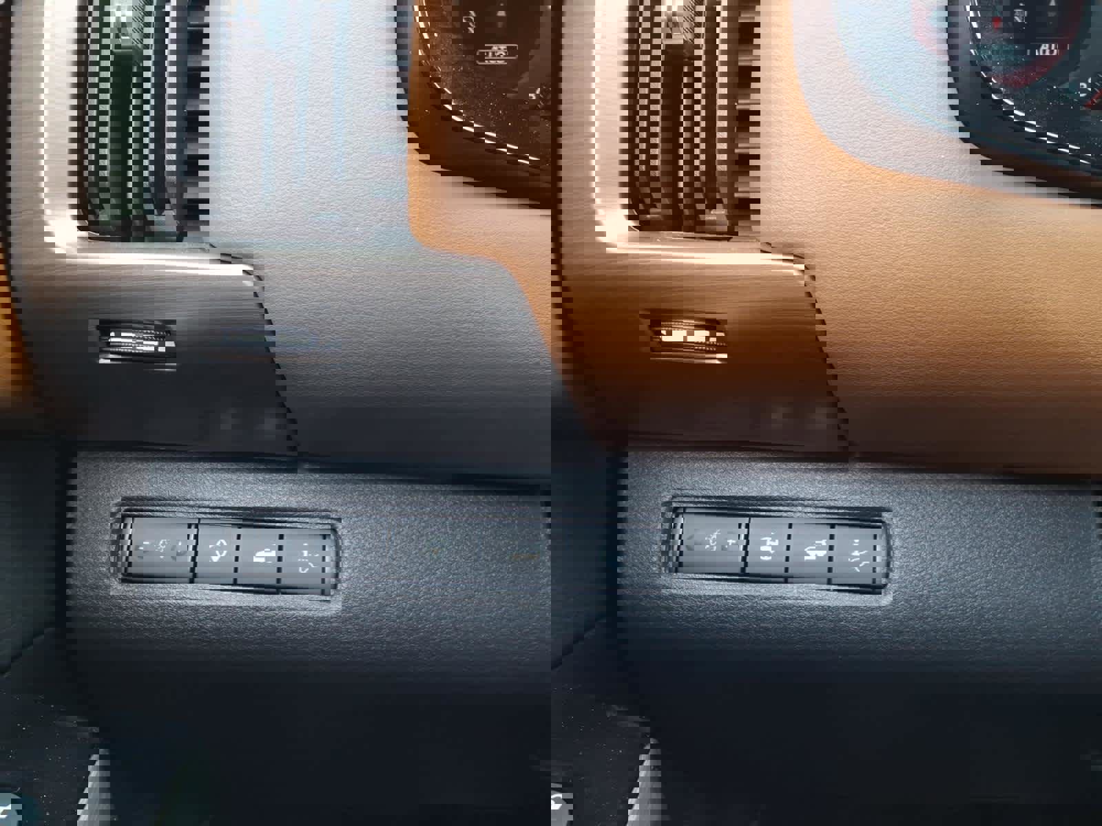 Used 2024 Nissan Pathfinder Platinum AWD/4WD image 28