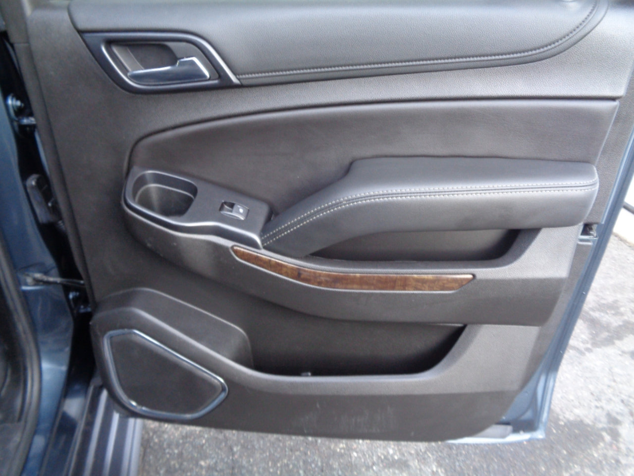 Used 2019 Chevrolet Suburban LT w/ Luxury Package image 25