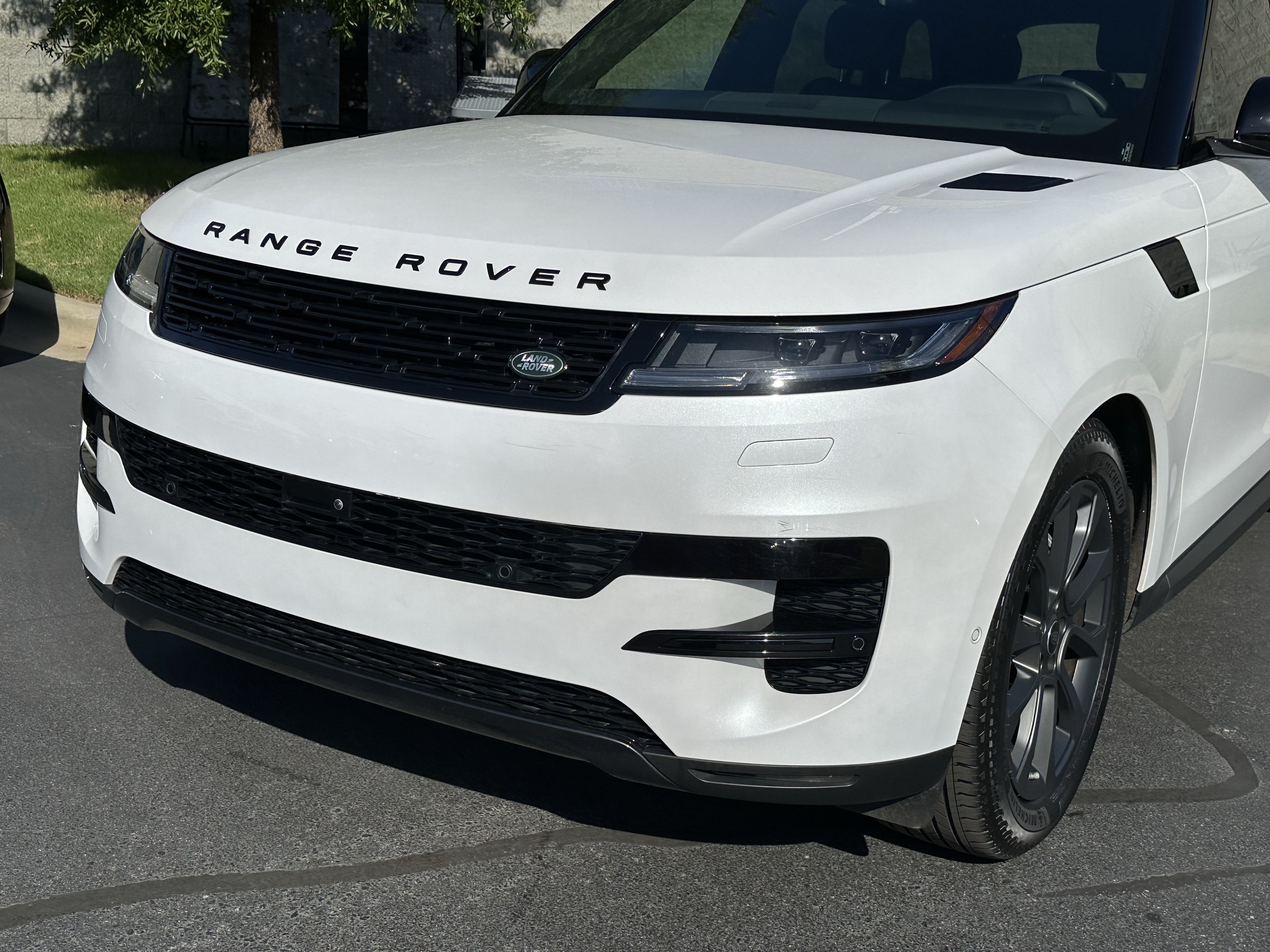 Used 2024 Land Rover Range Rover Sport SE AWD/4WD image 12