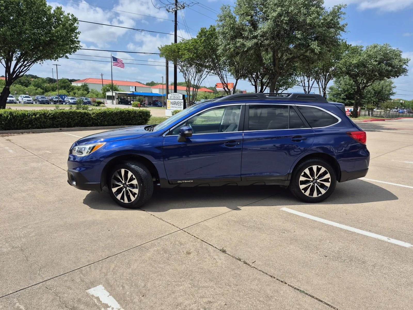 Used 2017 Subaru Outback 2.5i Limited AWD/4WD image 2