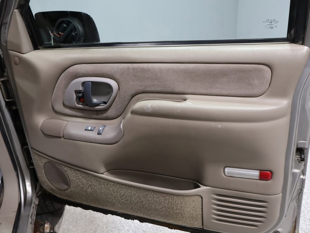 Used 1999 GMC Suburban 4WD w/ Marketing Opt Pkg 3 image 24