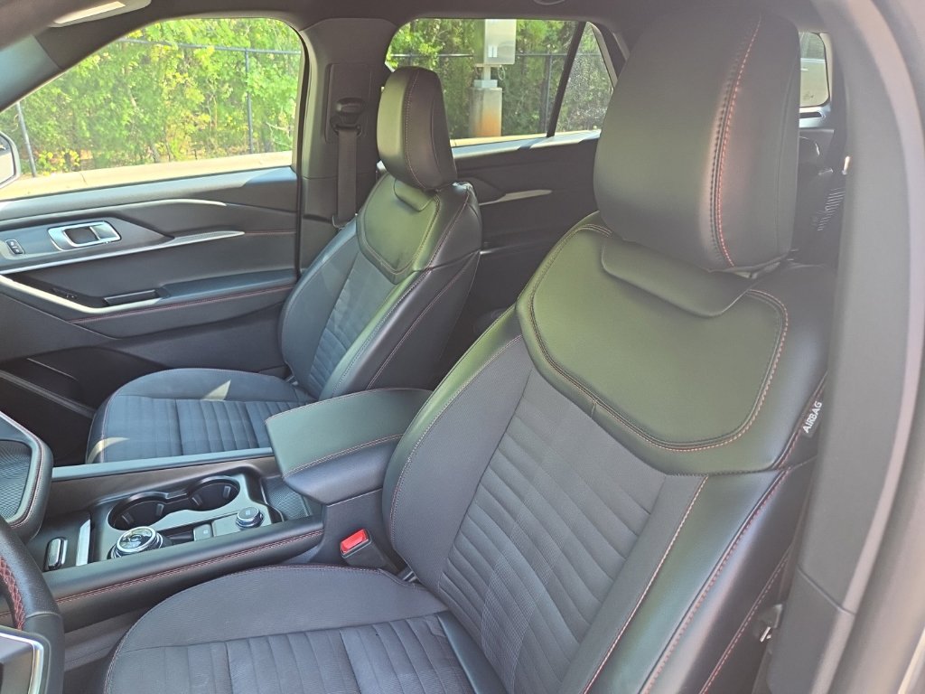 Used 2025 Ford Explorer ST-Line AWD/4WD image 17