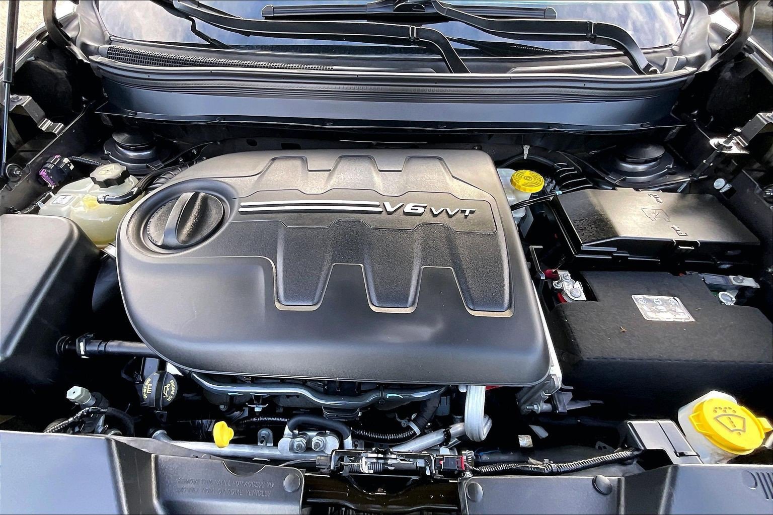 Used 2018 Jeep Cherokee Latitude Plus w/ Comfort/Convenience Group image 9