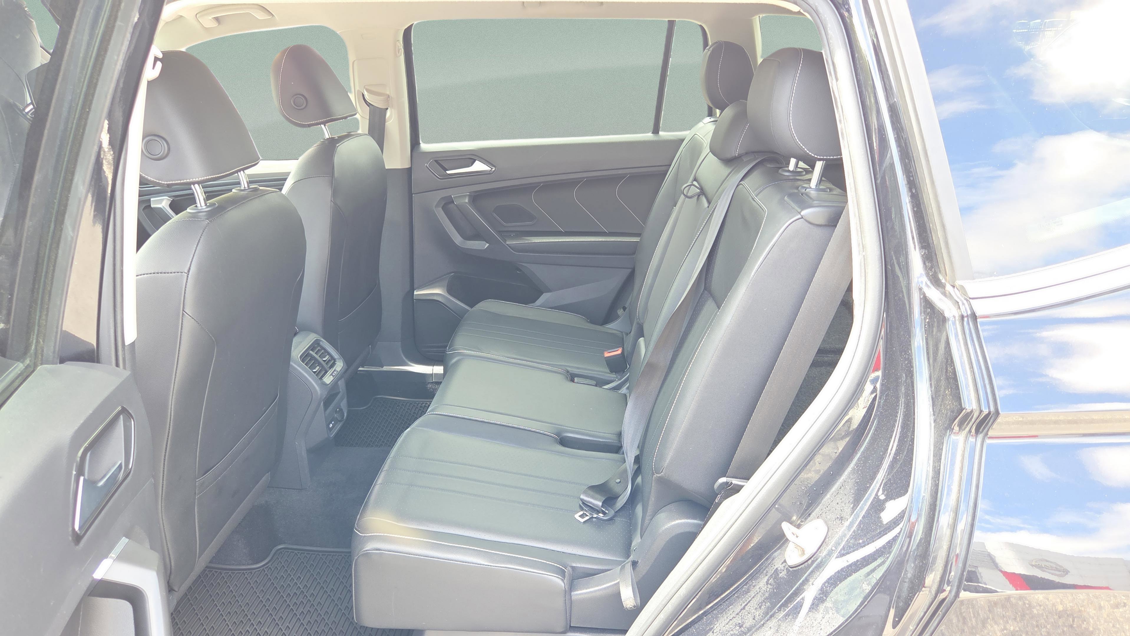 Used 2022 Volkswagen Tiguan SE image 11