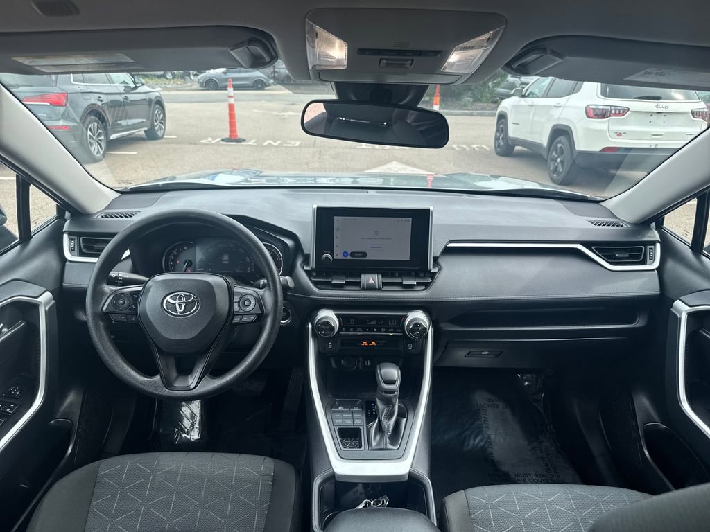 Used 2025 Toyota RAV4 XLE AWD/4WD image 11