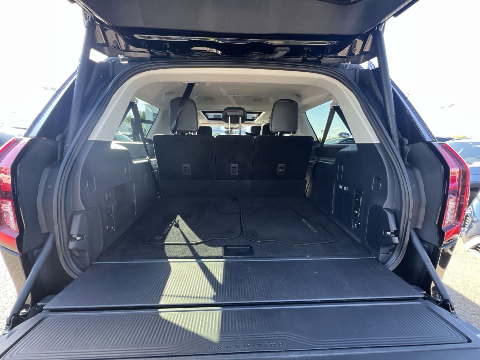 Used 2025 Ford Expedition Max Platinum AWD/4WD image 35