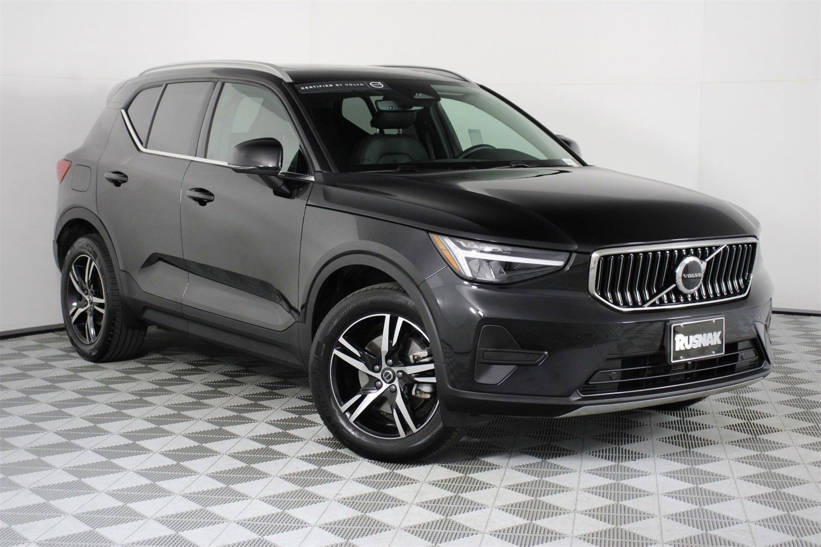 Certified 2025 Volvo XC40 B5 Core image 34