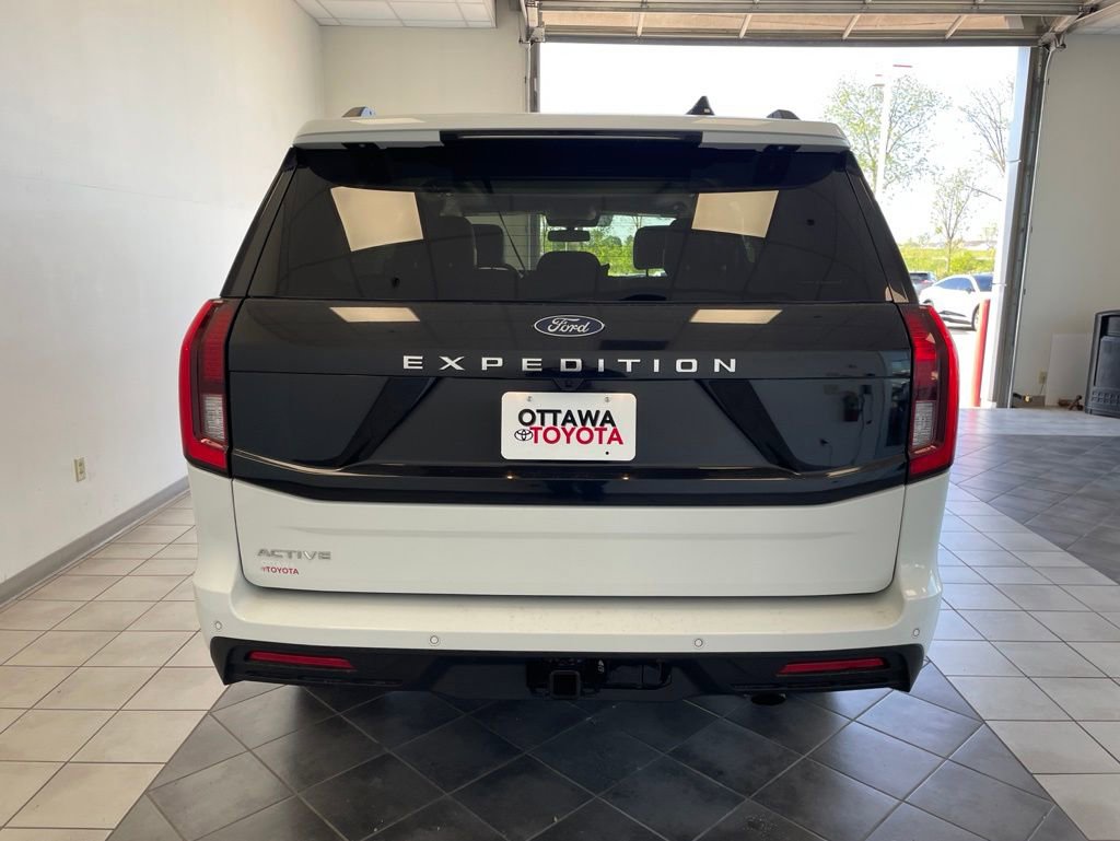Used 2025 Ford Expedition Active AWD/4WD image 7