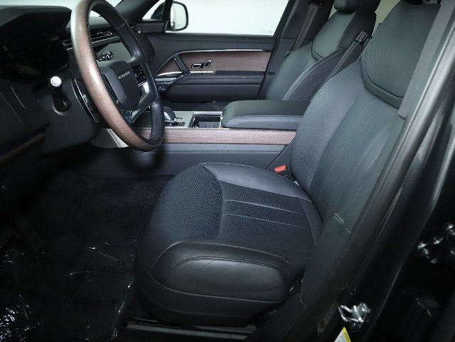 Used 2025 Land Rover Range Rover SE AWD/4WD image 17