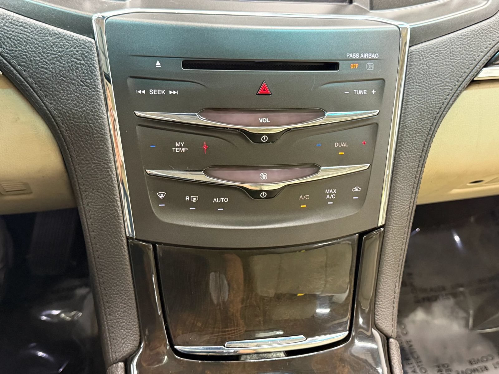 Used 2013 Lincoln MKS AWD image 33