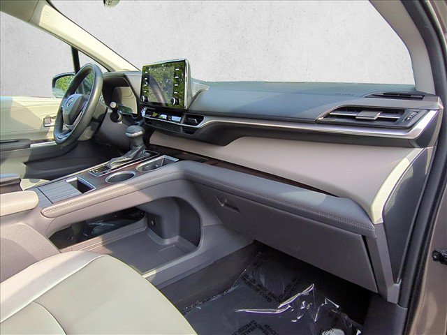 Used 2022 Toyota Sienna XLE w/ XLE Plus Package FWD image 26