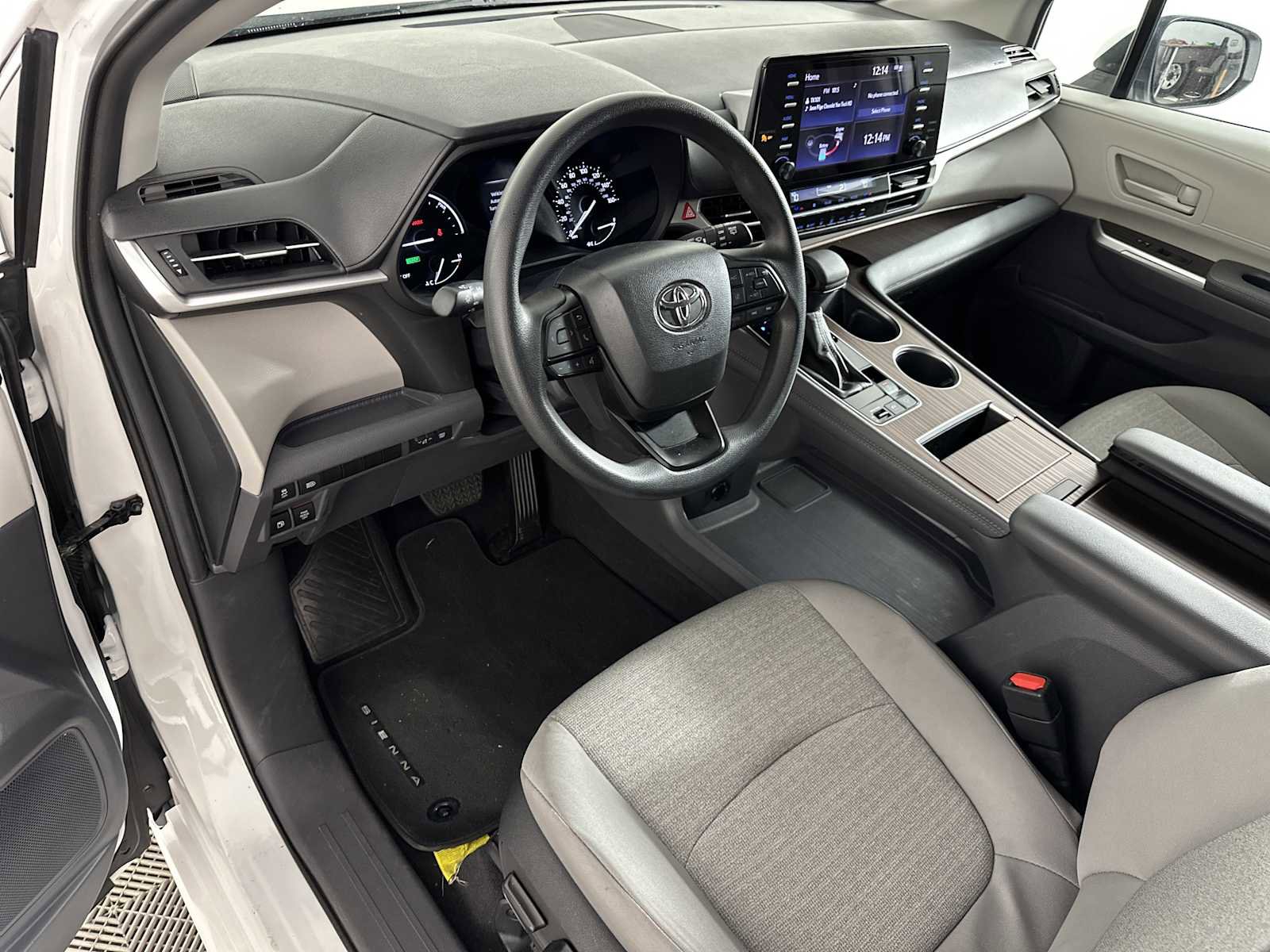 Used 2024 Toyota Sienna LE FWD image 10