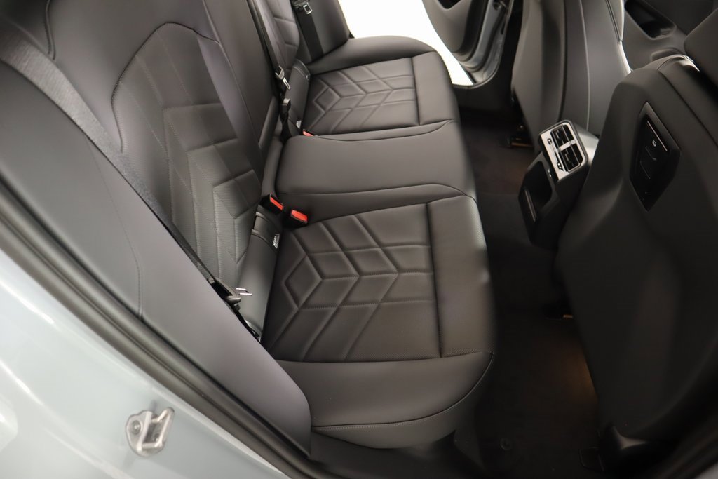 New 2026 BMW 550e xDrive image 15