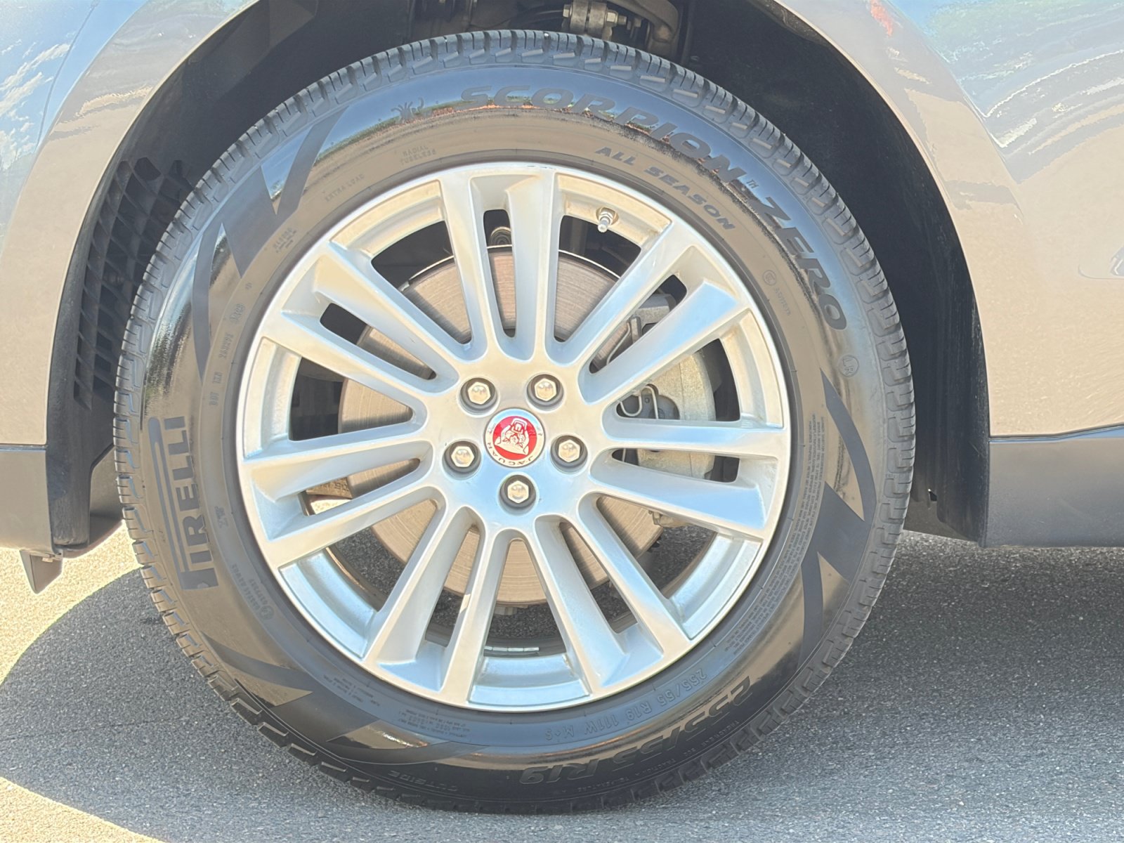 Used 2019 Jaguar F-PACE Prestige AWD/4WD image 11