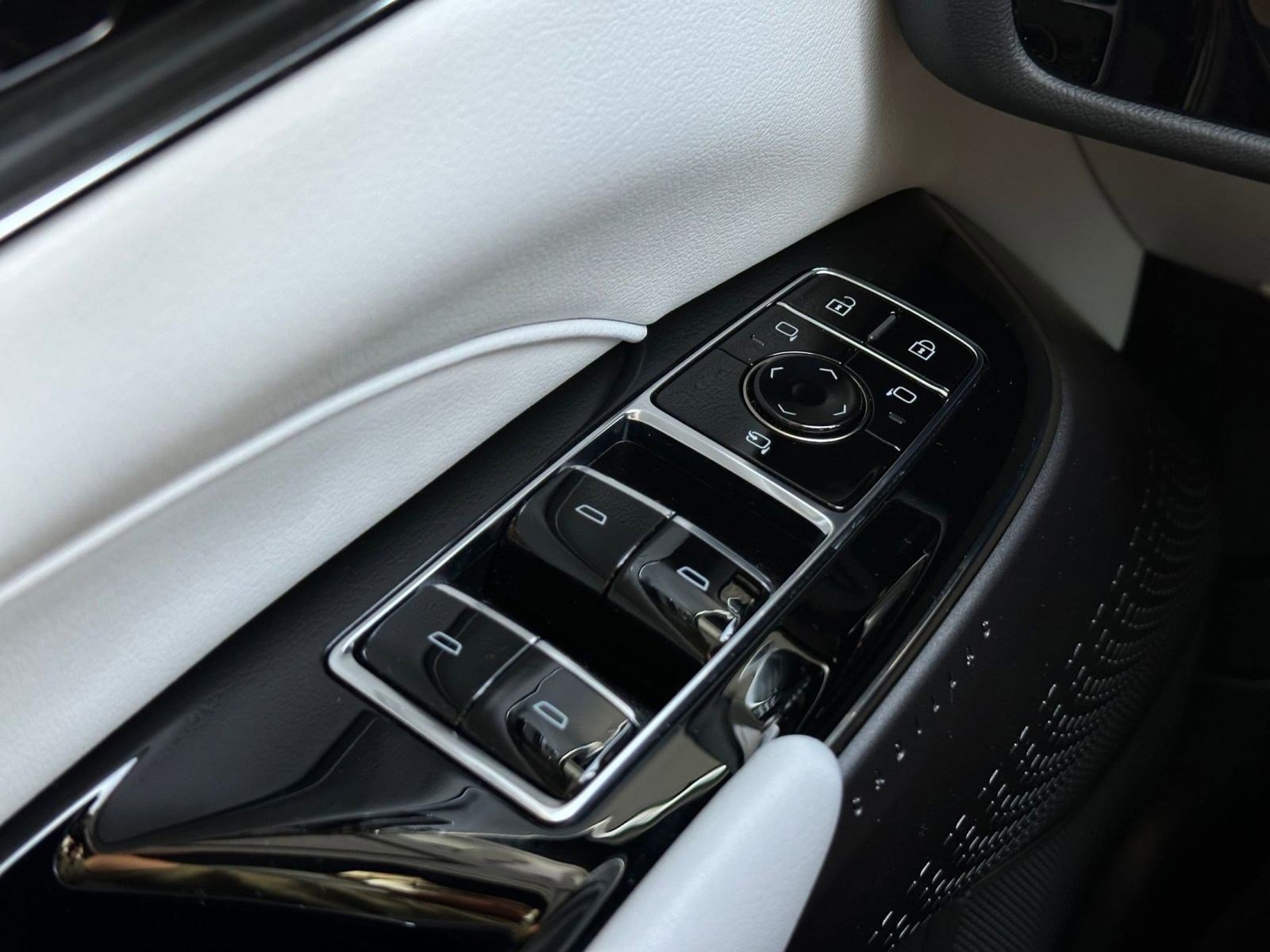 Certified 2024 Cadillac Lyriq Sport image 24