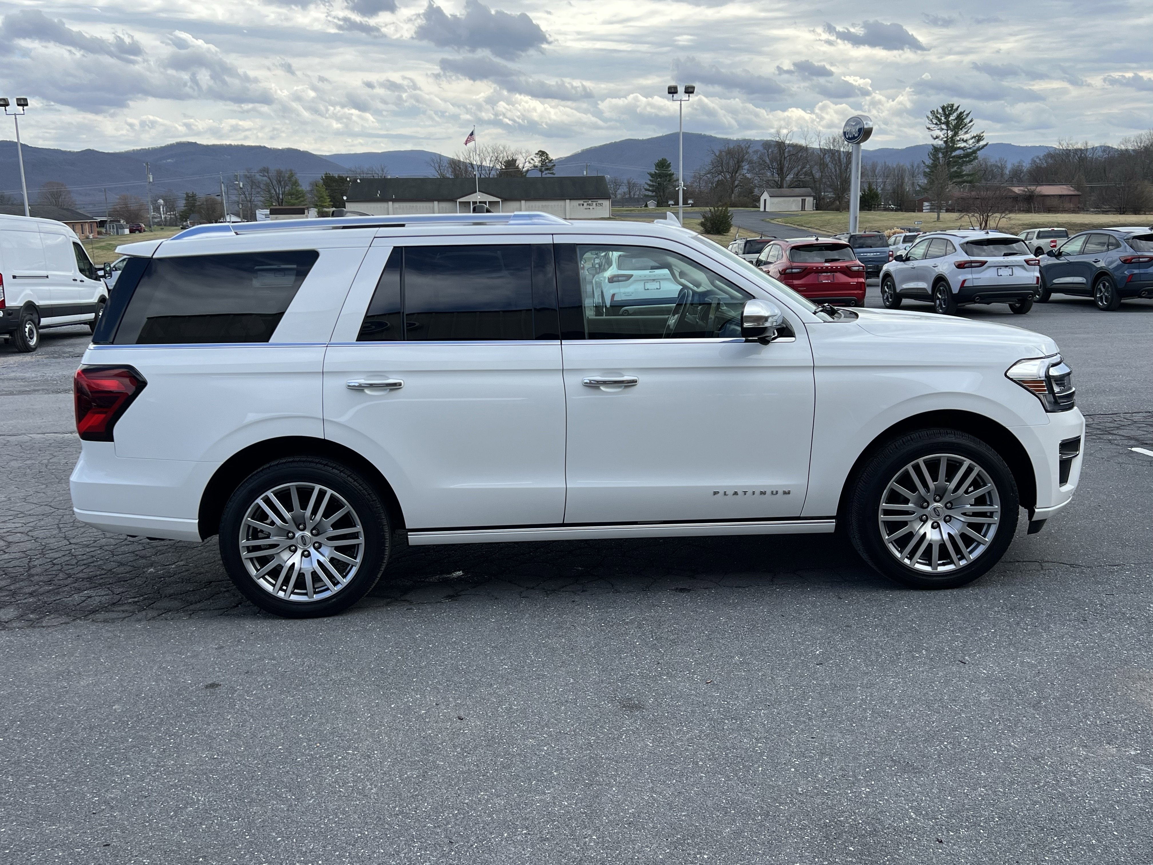 Used 2023 Ford Expedition Platinum image 6