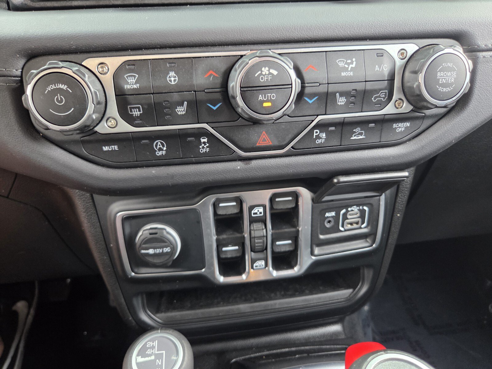 Used 2025 Jeep Wrangler Unlimited Sahara w/ Safety Group AWD/4WD image 26