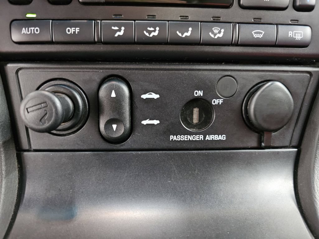 Used 2002 Ford Thunderbird RWD image 17