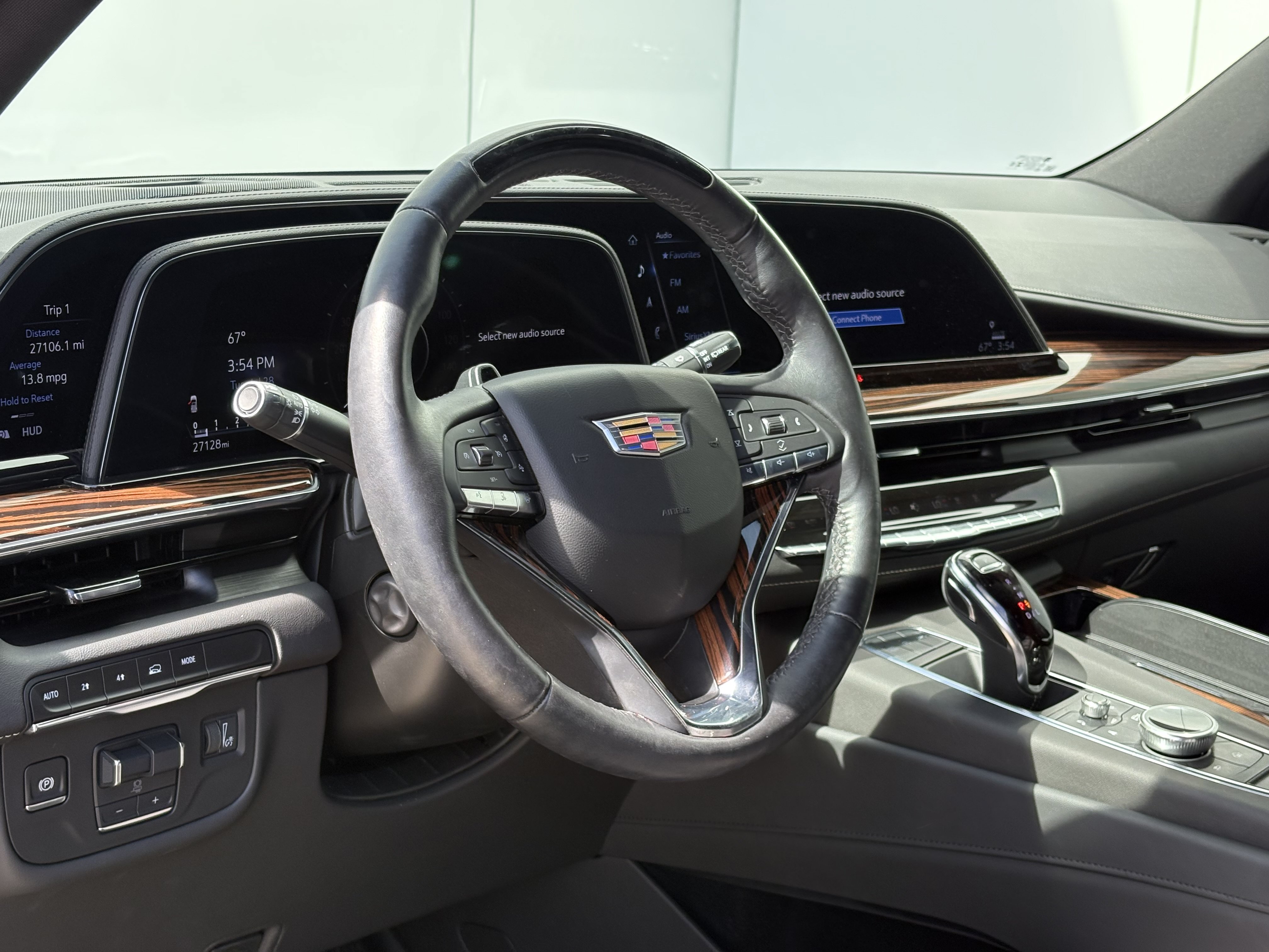 Used 2024 Cadillac Escalade Premium Luxury w/ Performance Package AWD/4WD image 18