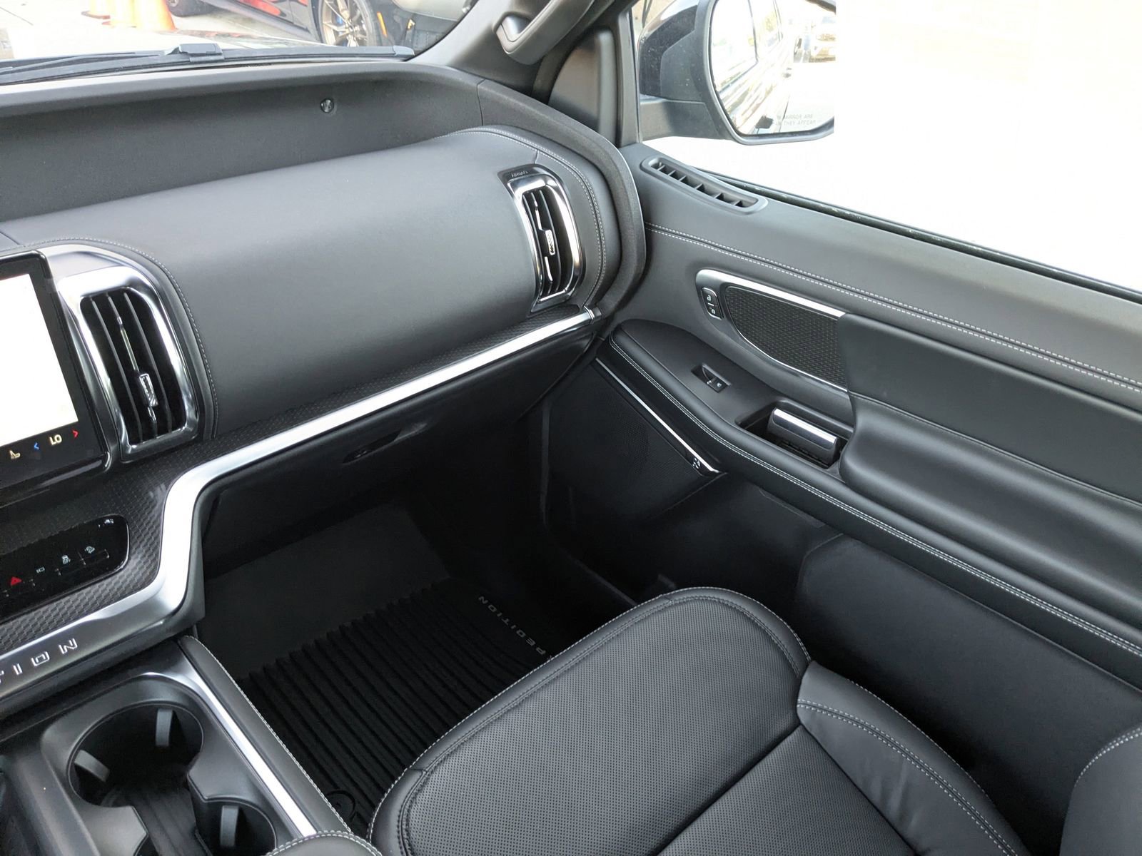 New 2025 Ford Expedition Platinum w/ Stealth Performance Package image 19