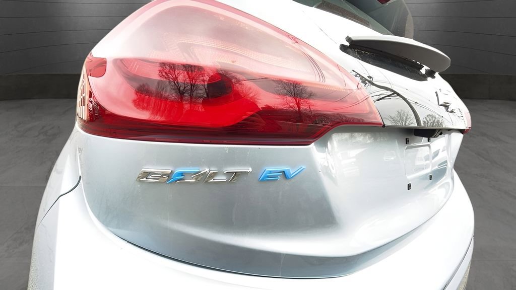 Used 2017 Chevrolet Bolt Premier w/ Driver Confidence II Package image 25
