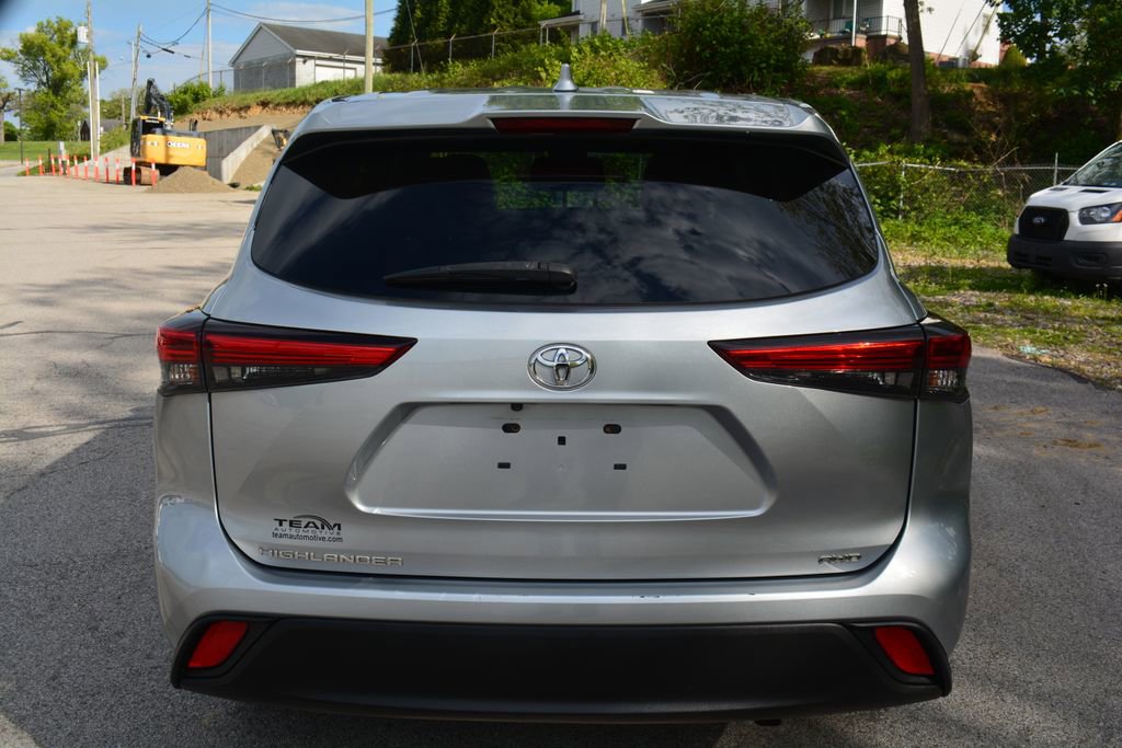 Used 2021 Toyota Highlander L AWD/4WD image 6