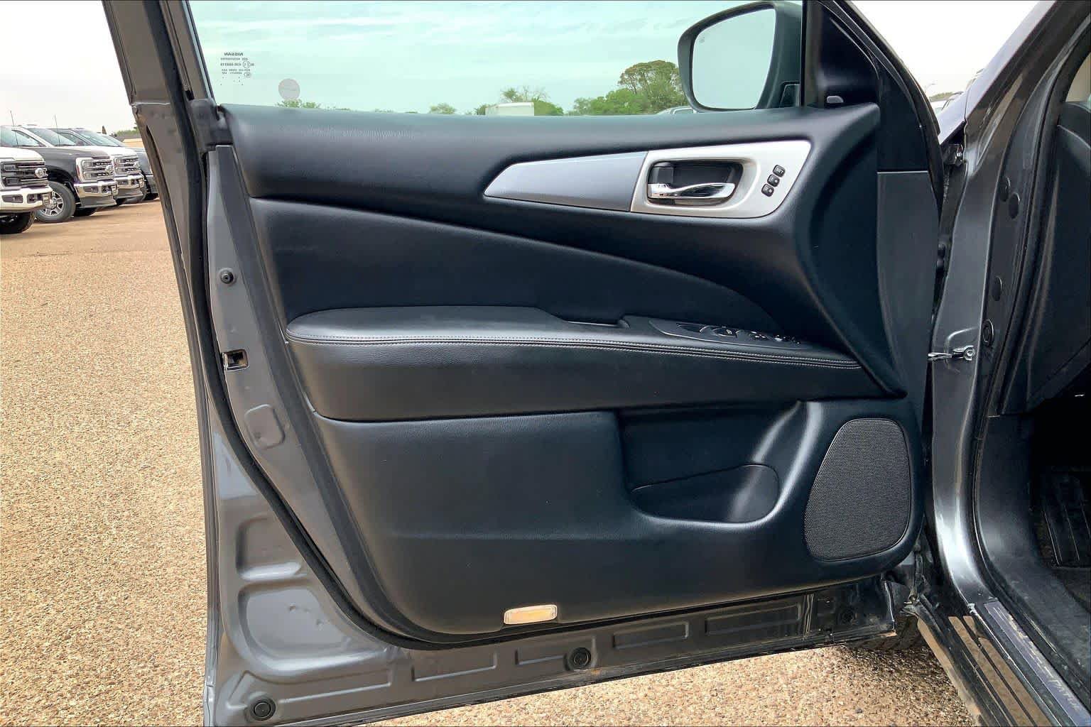 Used 2019 Nissan Pathfinder SL AWD/4WD image 22