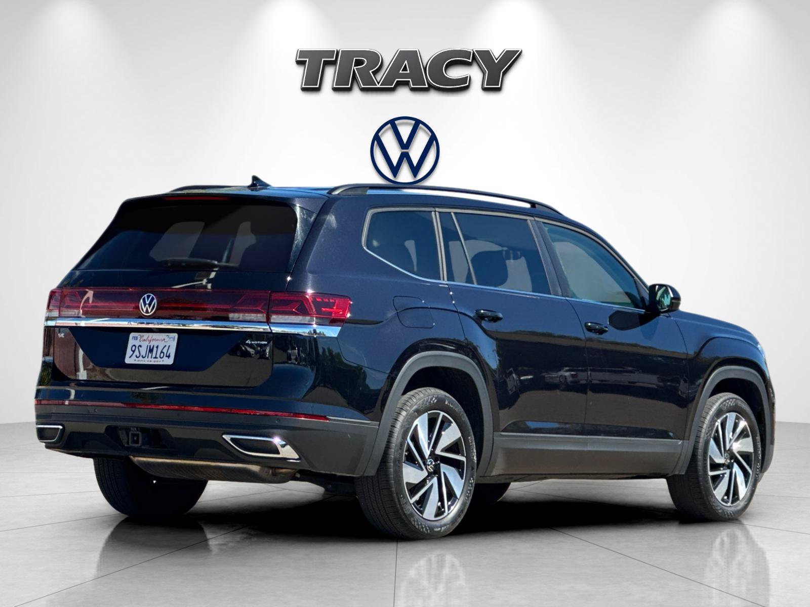 Used 2025 Volkswagen Atlas SE AWD/4WD image 4