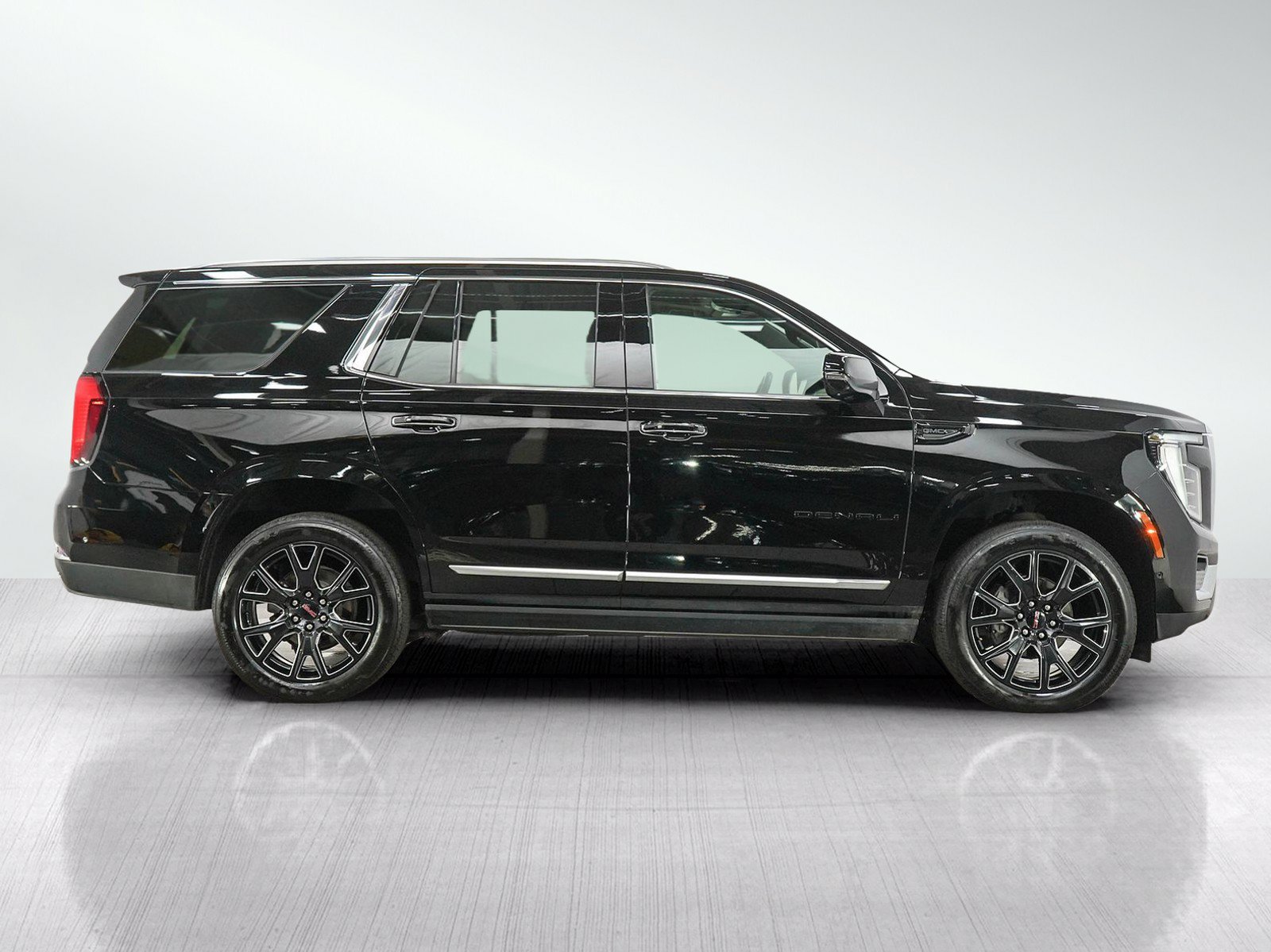 Used 2025 GMC Yukon Denali w/ Denali Reserve Package AWD/4WD image 6