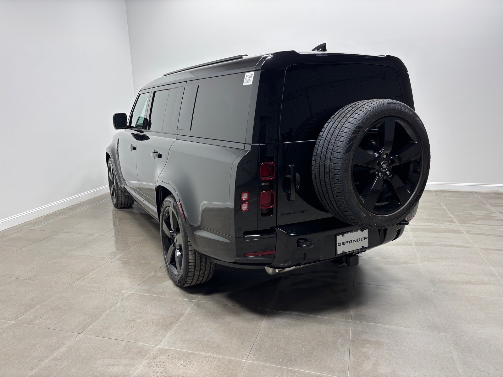 New 2025 Land Rover Defender 130 X-Dynamic SE AWD/4WD image 9