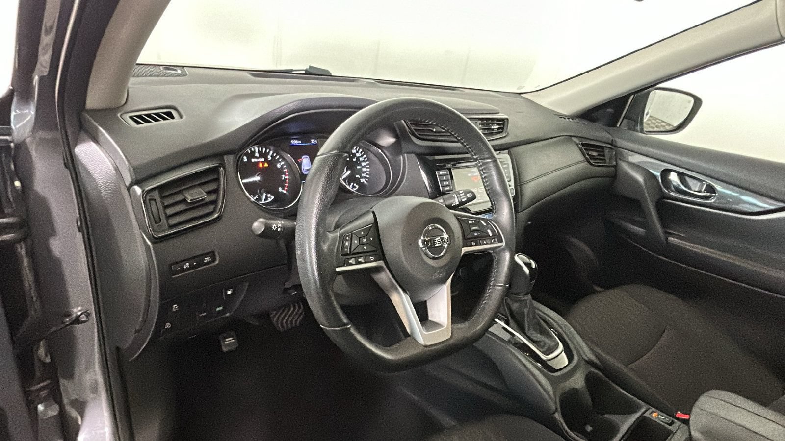 Used 2020 Nissan Rogue S FWD image 15