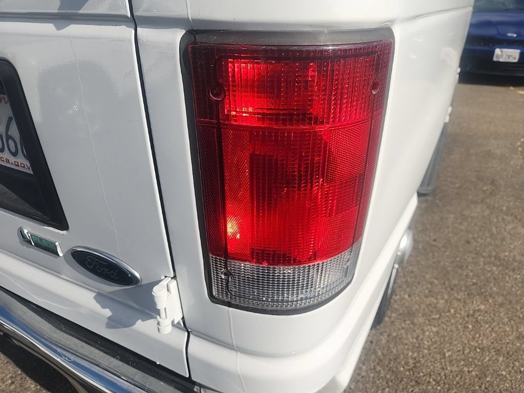 Used 2013 Ford E-350 and Econoline 350 XLT RWD image 14
