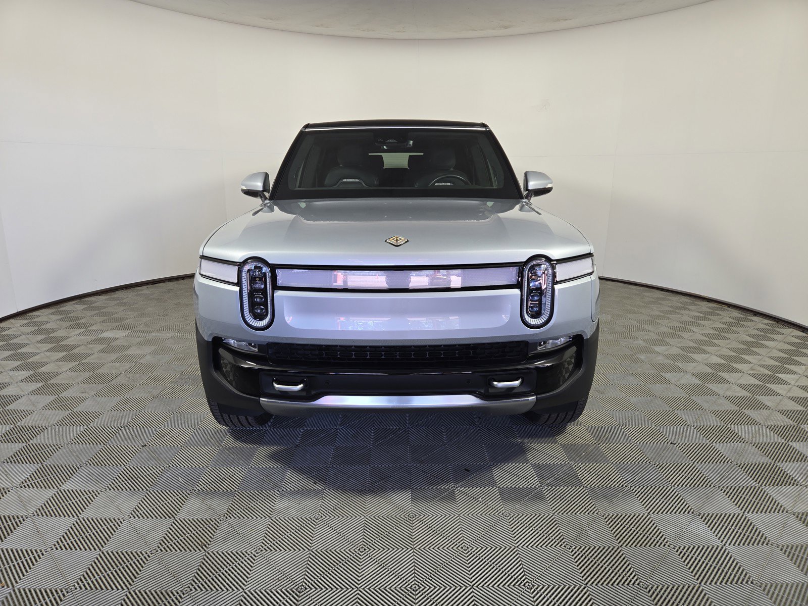 Used 2024 Rivian R1S Adventure image 8