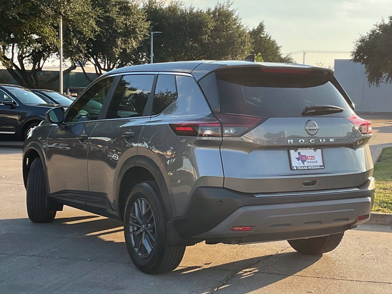 Used 2023 Nissan Rogue S FWD image 6