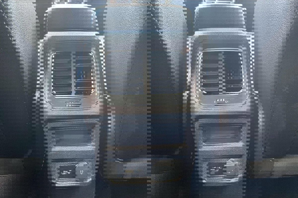 Used 2018 Volkswagen Tiguan SE w/ Panoramic Sunroof Package FWD image 33