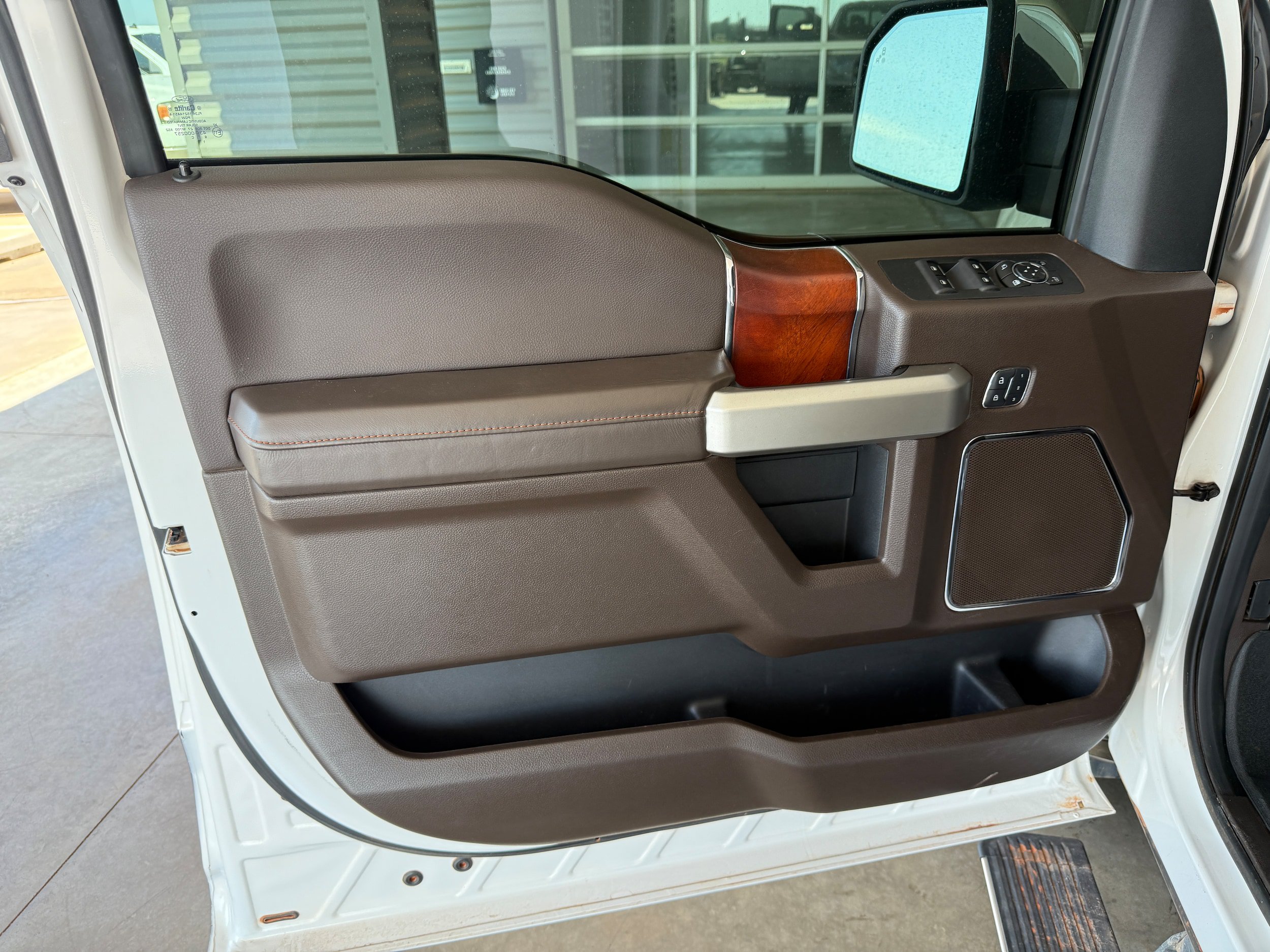 Used 2016 Ford F150 King Ranch w/ Equipment Group 601A Luxury AWD/4WD image 8