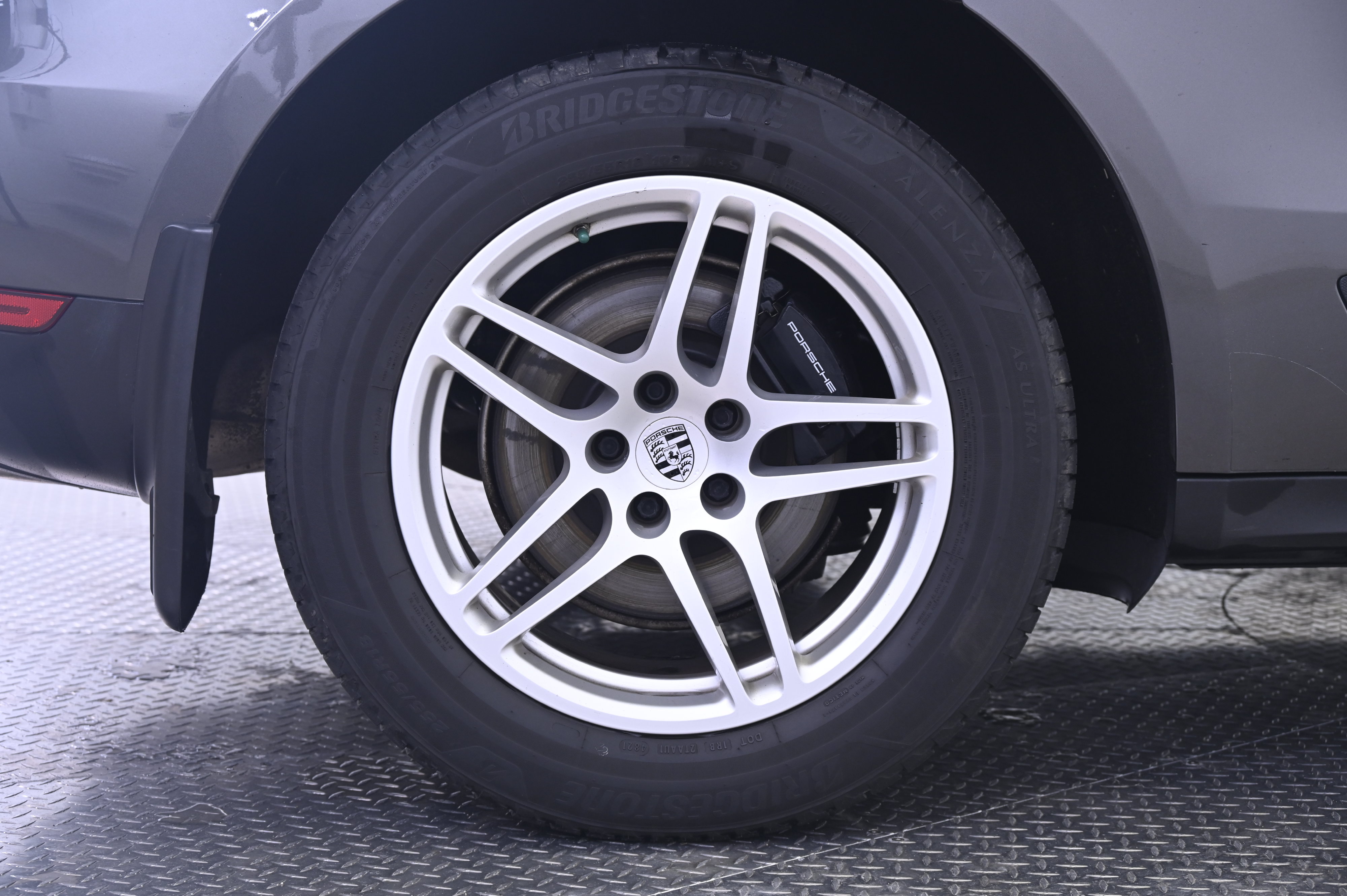 Used 2018 Porsche Macan AWD/4WD image 13