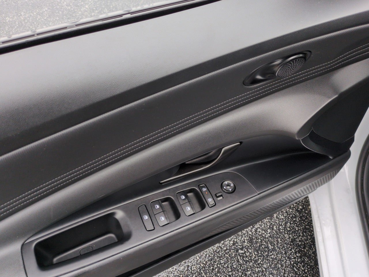 Used 2025 Hyundai Elantra Sport FWD image 12