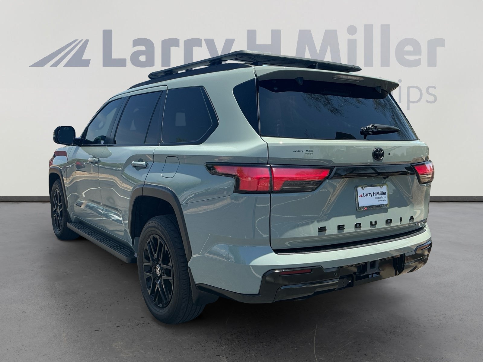 Certified 2025 Toyota Sequoia Limited w/ Tow Technology Package AWD/4WD image 3