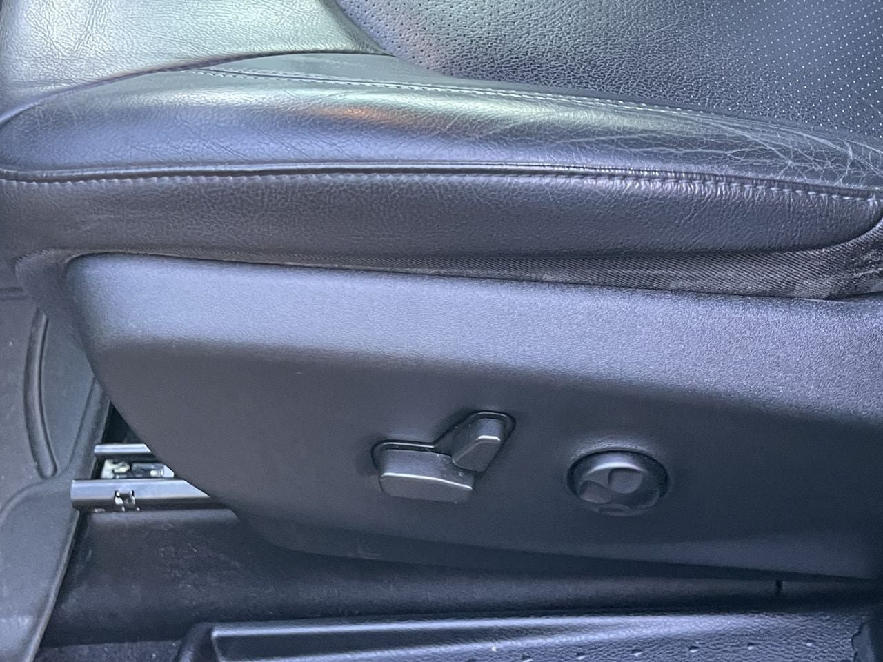 Used 2021 Chrysler Pacifica Touring-L w/ Uconnect Theater Family Group FWD image 11
