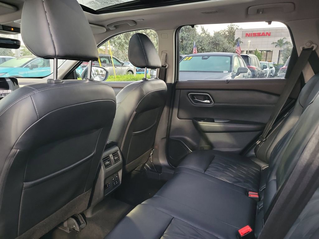 Certified 2022 Nissan Rogue Platinum w/ Head-Up Display Package image 8